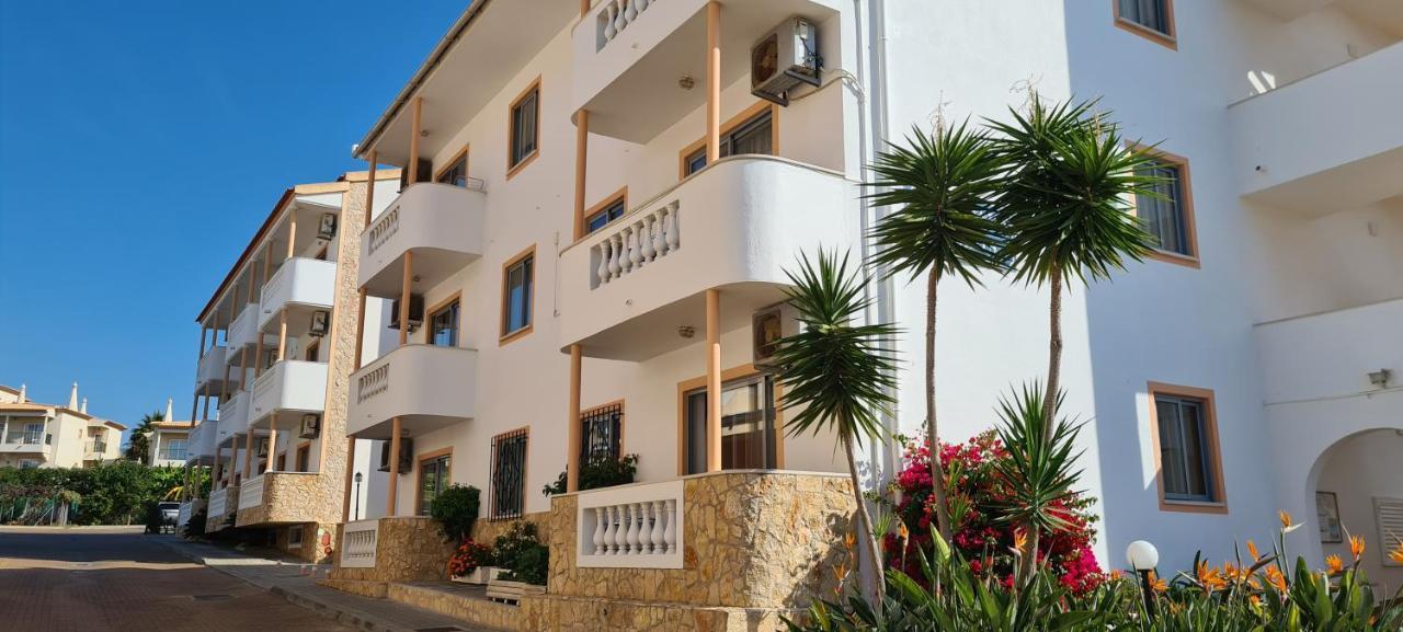 Apartamentos Cabrita Olhos de Agua  Luaran gambar